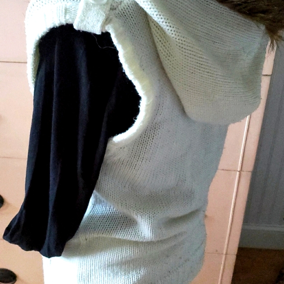 Cream/Off White Colored Vest - Picture 4 of 9